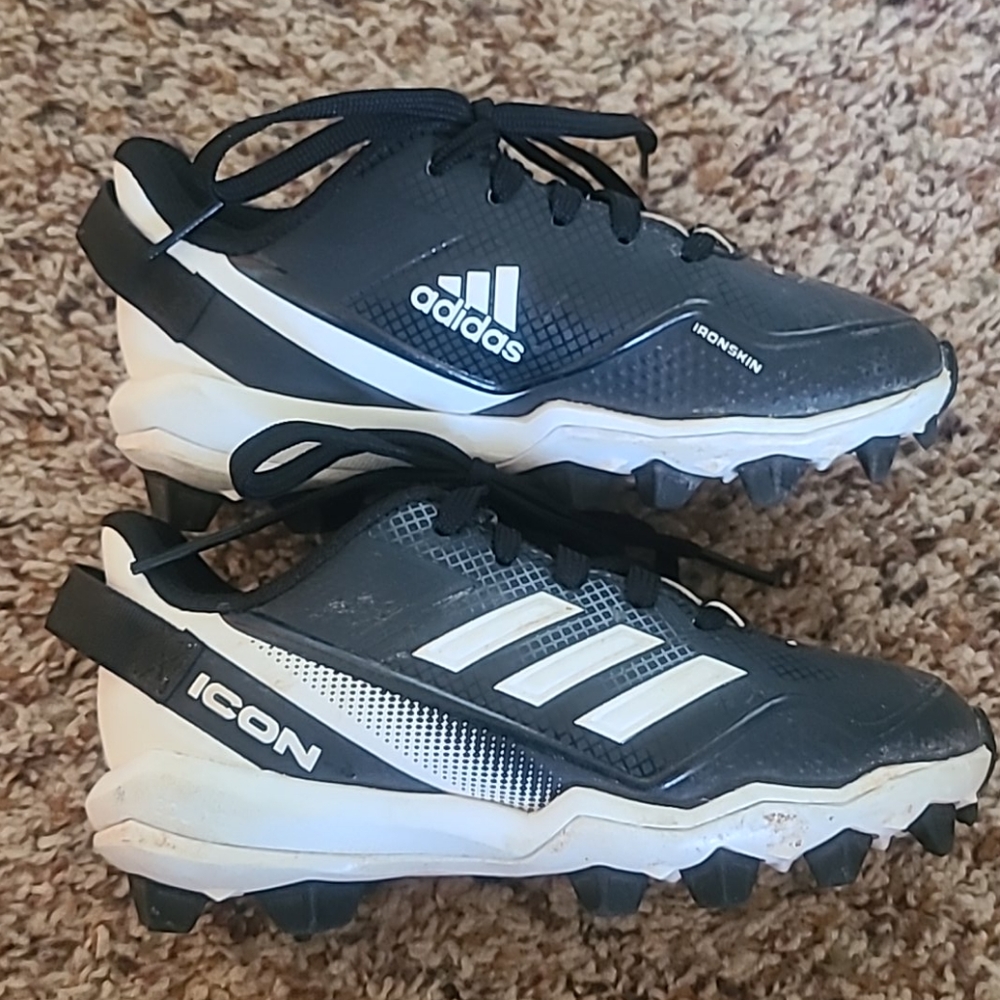 Adidas Icon kids size 11 baseball cleats